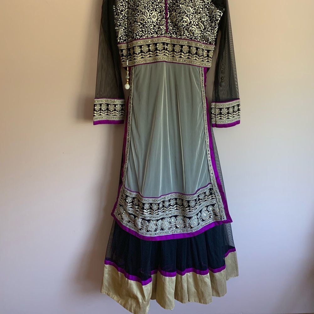 Traditional Indian layered Gown salwar - Picture 2 of 2